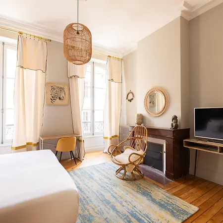 Pensión Maison Manege Centre 3*